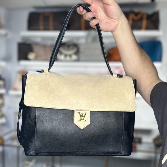 Handbags - $4,400 RETAIL LV LEATHER BAG